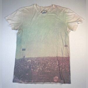 Woodstock T-Shirt- 1969 Woodstock‎ Wraparound Photo Size Medium